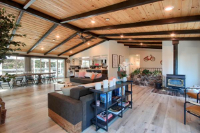 Doe Cabin - Hot Tub, Playground, Game Room and more
